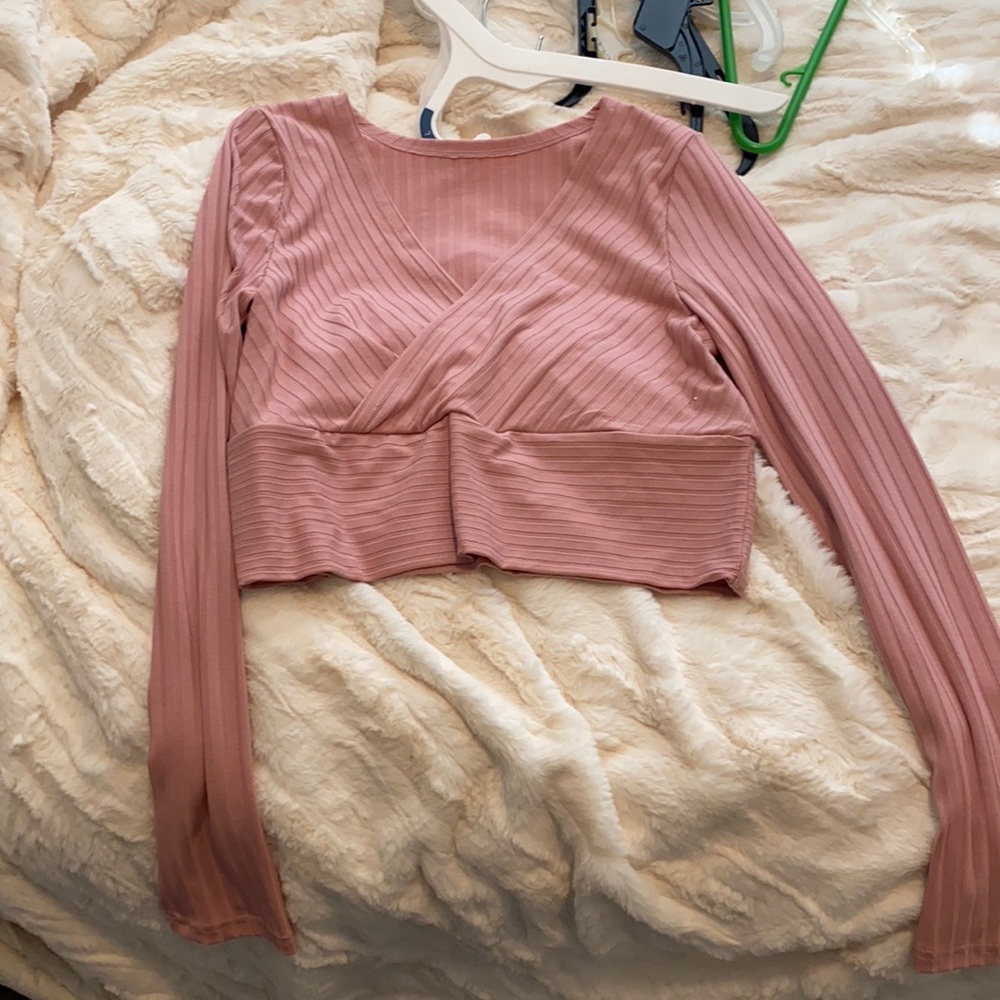 Pink V-neck long sleeve, crop top